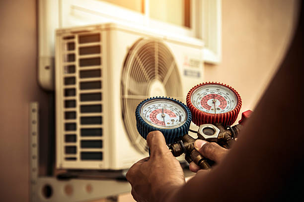 Professional Hvac technician working in Brunswick, GA